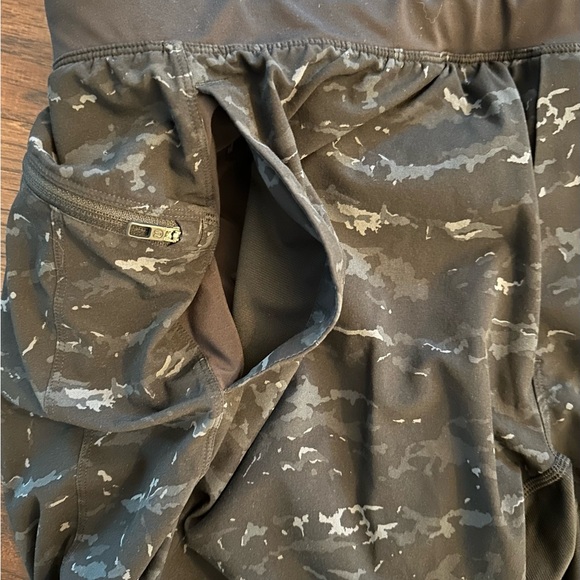 Lululemon Men’s Shorts Size L (lined) with drawstring and front and back pockets - Picture 4 of 7